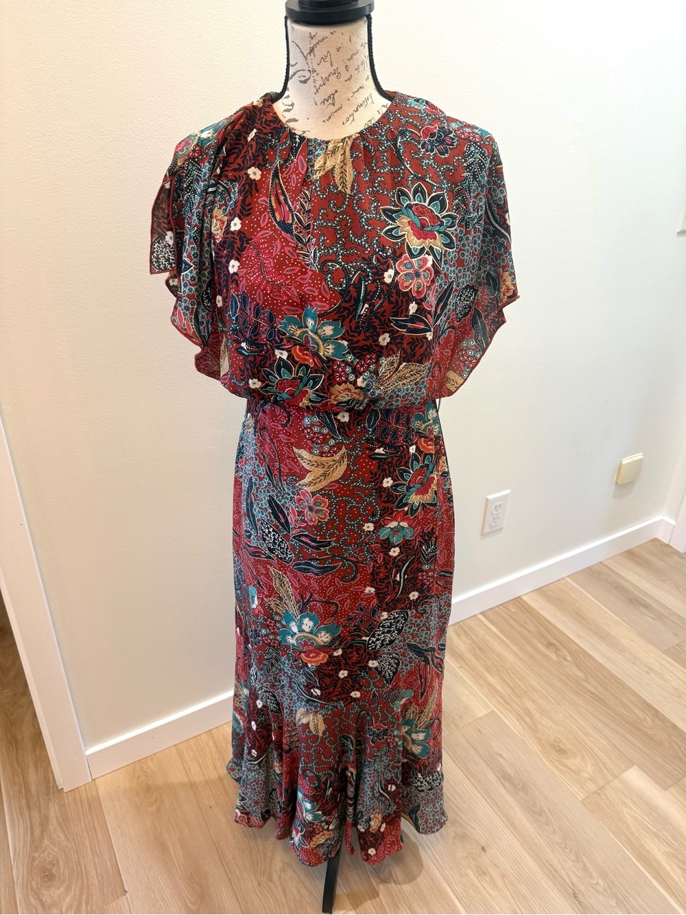 Vince Camuto Floral Paisley Flutter Sleeve Ruffle Hem Midi Dress Size 4 NWT